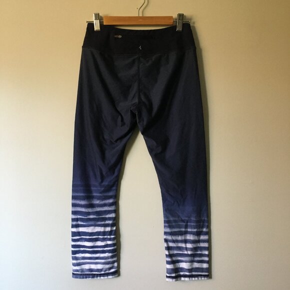 White-Capped Waves Cropped Yoga Pants - Picture 4 of 11